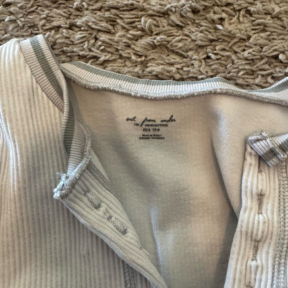 Urban Outfitters Gray Crop Top Henley Style - Picture 2 of 3